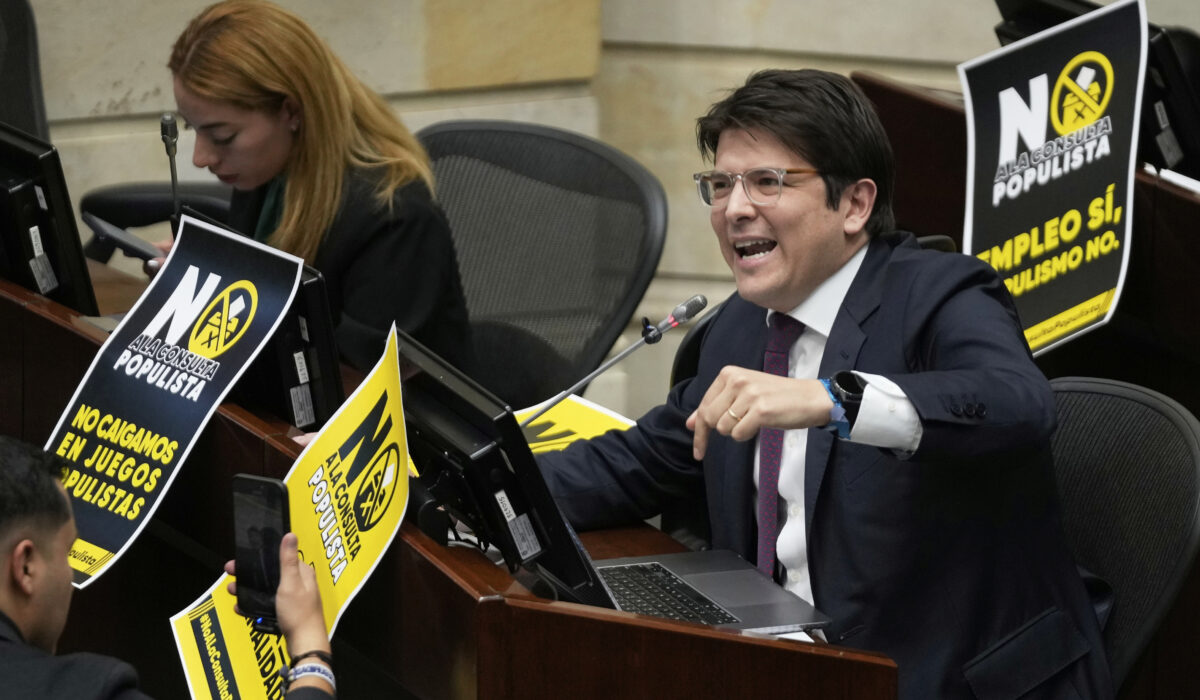 Κολομβία: Κρίσιμες ώρες για τον Μιγκέλ Ουρίμπε – Επιτυχής η πρώτη επέμβαση μετά την ένοπλη επίθεση