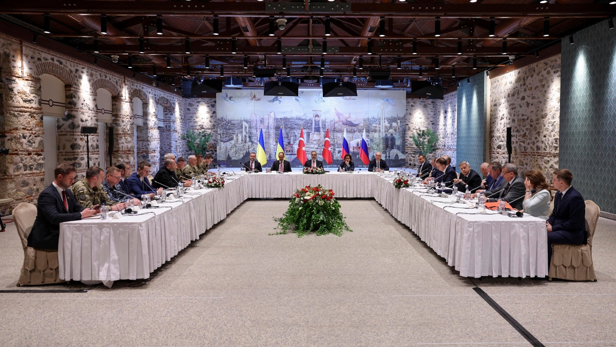Στο Ciragan Palace ο δεύτερος γύρος των συνομιλίων Ρωσίας και Ουκρανίας - Ποιες είναι οι αντιπροσωπείες