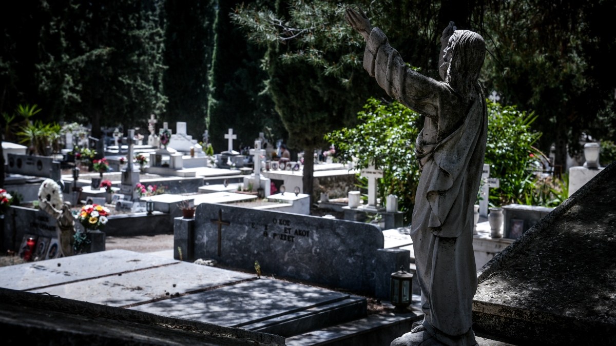 Επεισοδιακή εκταφή στη Θεσσαλονίκη: Πατέρας και γιος ξυλοκόπησαν υπάλληλο κοιμητηρίων