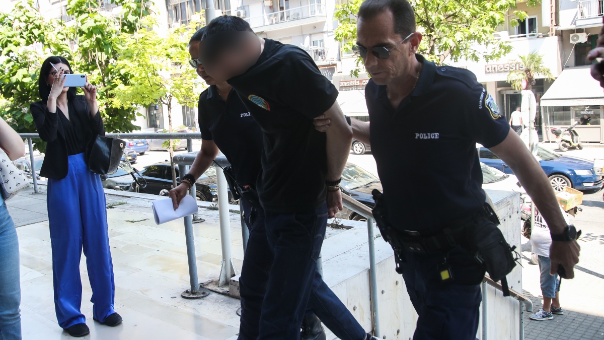Θεσσαλονίκη: Στην εισαγγελέα ο 34χρονος που πάτησε γάτα με αυτοκίνητο – Βρήκαν ναρκωτικά στο σπίτι του