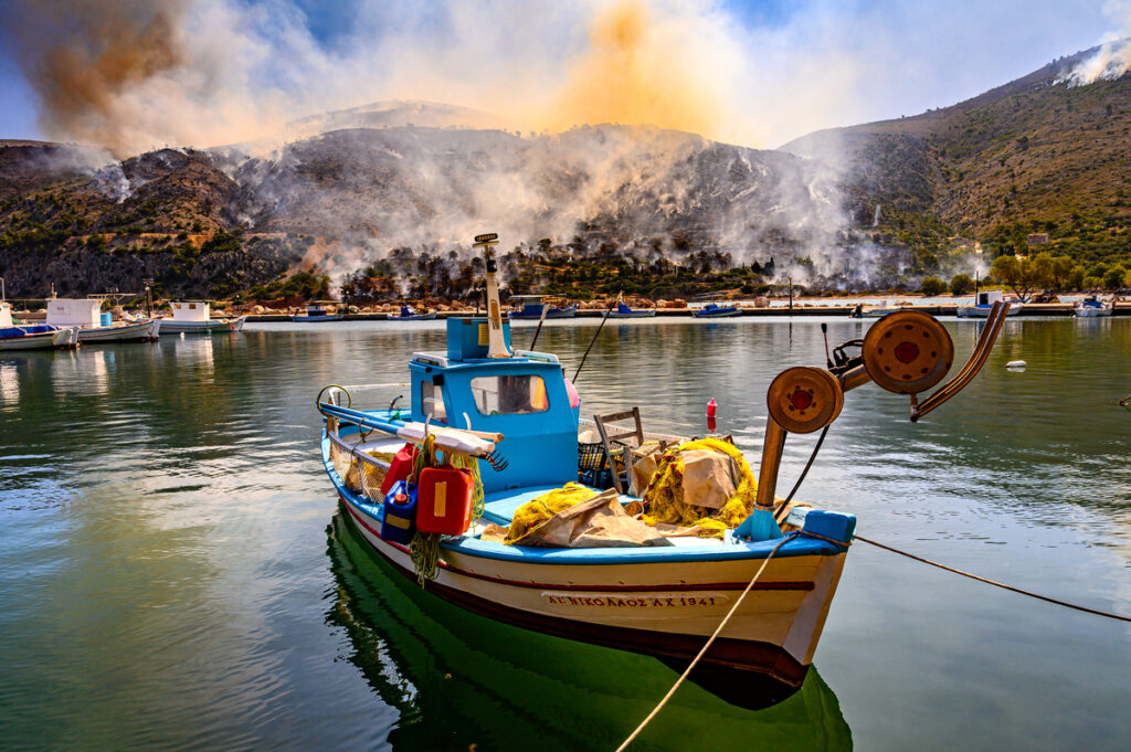 Η κόλαση της φωτιάς στη Χίο μέσα από 15 συγκλονιστικές εικόνες – Πάνω από 40.000 στρ. στάχτη