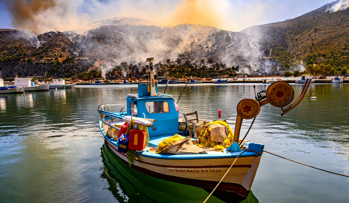 Η κόλαση της φωτιάς στη Χίο μέσα από 15 συγκλονιστικές εικόνες – Πάνω από 40.000 στρ. στάχτη