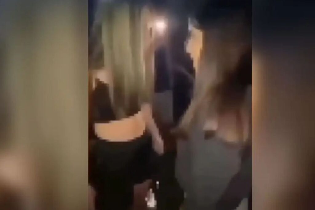 Γλυφάδα: «Γονάτισε τώρα…» – Η 16χρονη δεν είχε μιλήσει ποτέ για το bullying που δεχόταν (βίντεο)