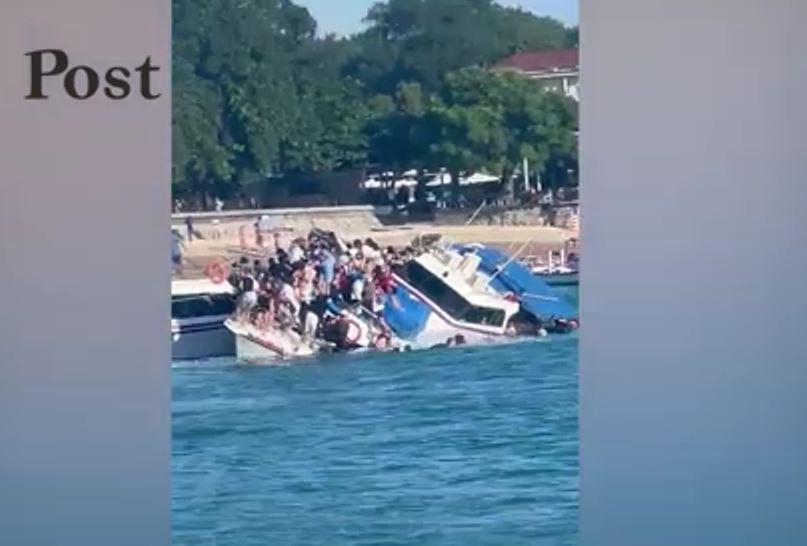 Μπαλί: Βίντεο με τις δραματικές στιγμές που βυθίζεται σκάφος γεμάτο τουρίστες