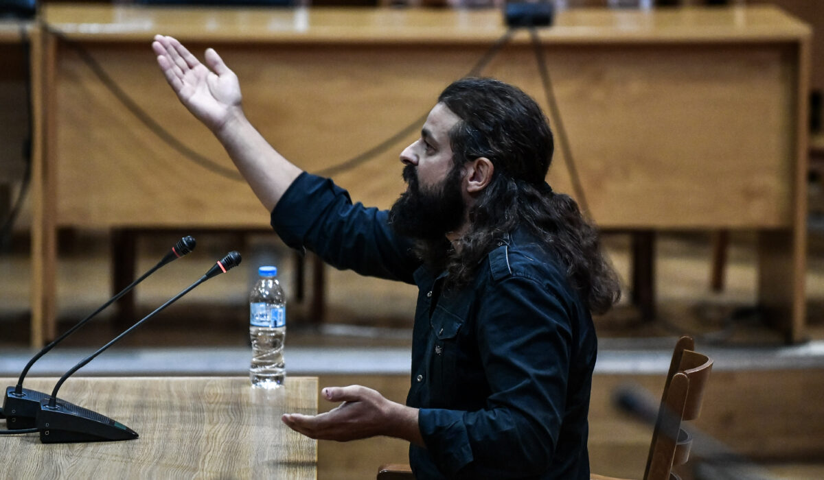 Στο εδώλιο για έσχατη προδοσία ο πρώην βουλευτής Μπαρμπαρούσης