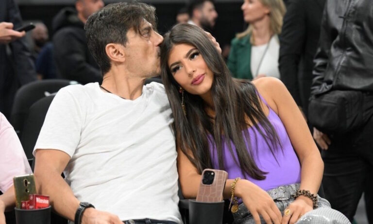 &Delta;&eta;&mu;ή&tau;&rho;&eta;&sigmaf; &Gamma;&iota;&alpha;&nu;&nu;&alpha;&kappa;ό&pi;&omicron;&upsilon;&lambda;&omicron;&sigmaf; &Delta;έ&sigma;&pi;&omicron;&iota;&nu;&alpha; &Gamma;&iota;&alpha;&nu;&nu;&alpha;&kappa;&omicron;&pi;&omicron;ύ&lambda;&omicron;&upsilon;