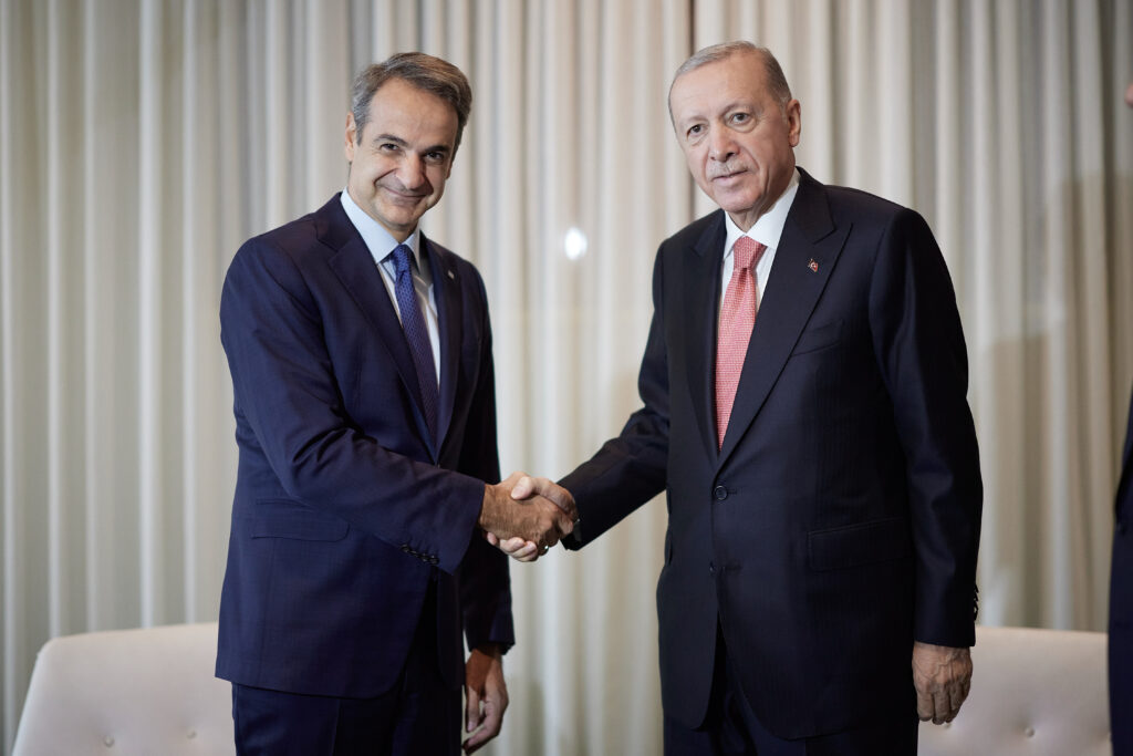 Σύντομο τετ α τετ Μητσοτάκη – Ερντογάν στη Χάγη: «Θέσαμε τα θέματα που έπρεπε να θέσουμε»