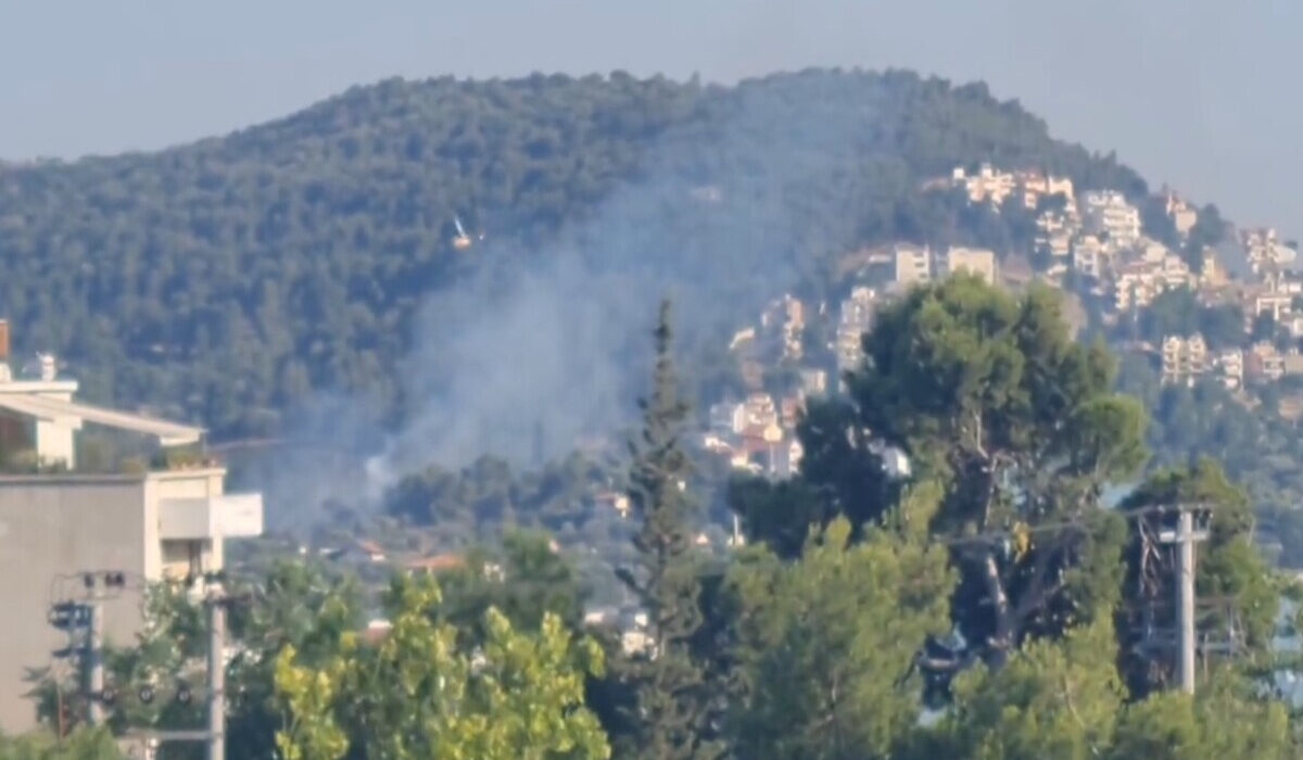 Φωτιά τώρα στην Παιανία: Ήχησε το 112 – Καίει κοντά σε σπίτια