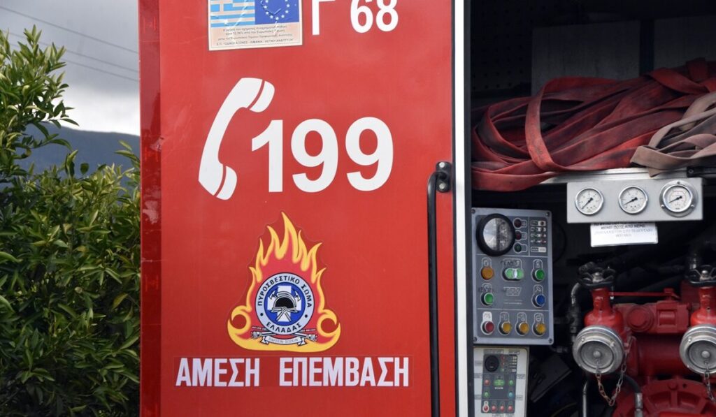 Φωτιά τώρα στη Ριτσώνα - Καίει χαμηλή βλάστηση