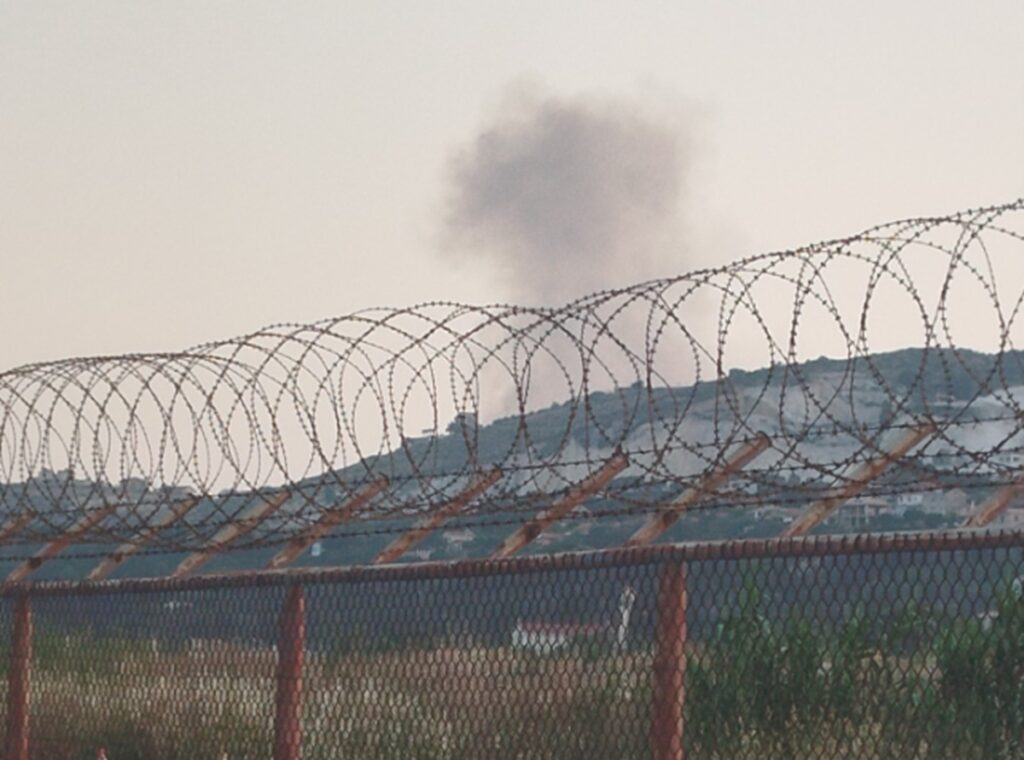 Φωτιά σε χώρο απορριμμάτων στο Αργοστόλι: Ήχησε το 112 – Στη μάχη εναέρια μέσα