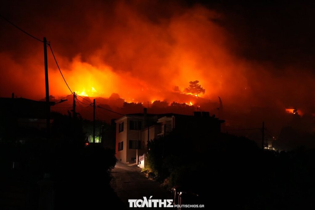 Πύρινη κόλαση στη Χίο: Μαίνεται η μεγάλη φωτιά – Νέο 112  για εκκένωση