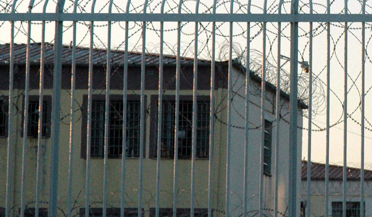 Στις φυλακές Λάρισας δύο άνδρες για διάρρηξη αυτοκινήτου στη Θεσσαλονίκη