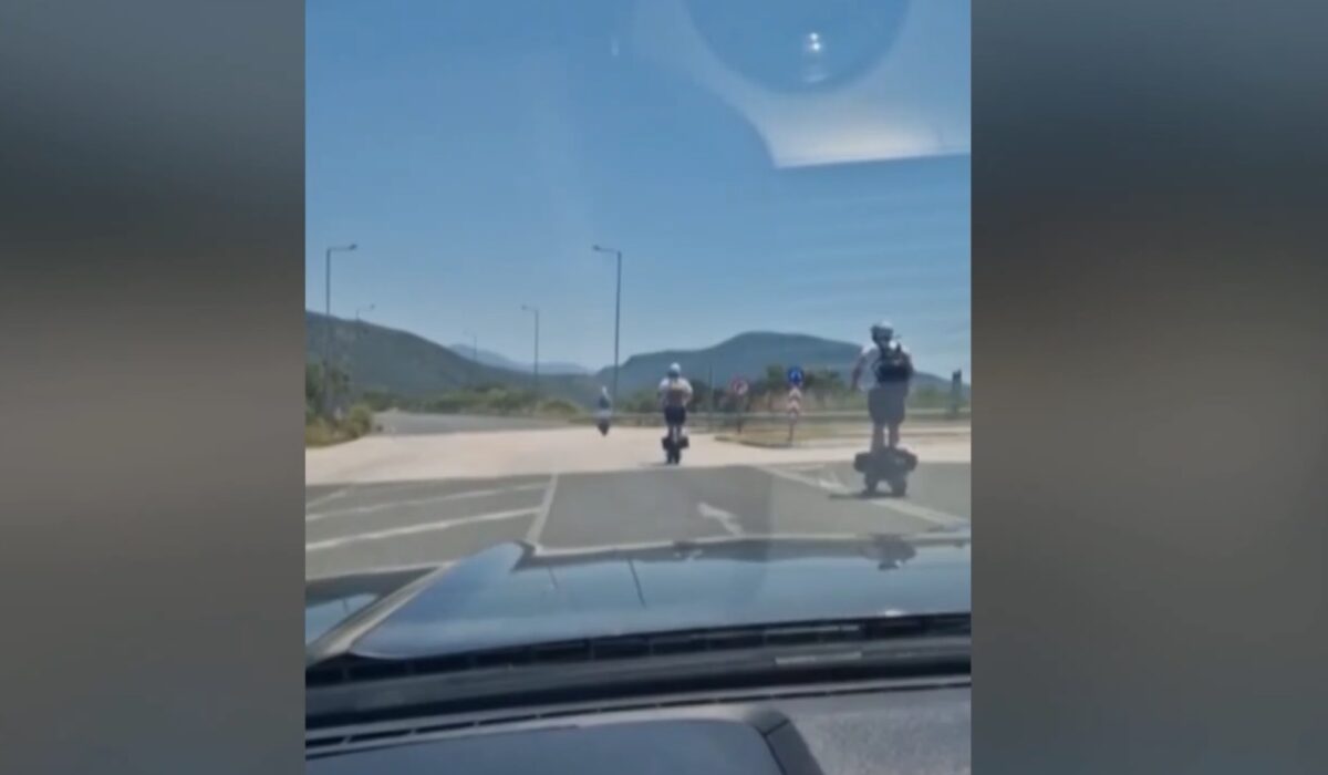 Ταξίδι με… ηλεκτρικά πατίνια:  Απίστευτες εικόνες στην εθνική Ηγουμενίτσας – Πρέβεζας (βίντεο)