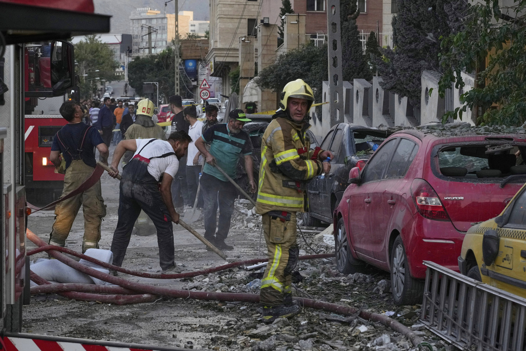 Το Ισραήλ βομβαρδίζει τα πυρηνικά του Ιράν: Ξεκίνησαν τα ιρανικά αντίποινα – Live οι εξελίξεις