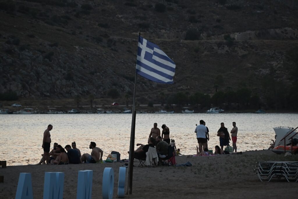 Καιρός: Τρίτη με 37 βαθμούς Κελσίου – Άνεμοι 6 μποφόρ στα πελάγη