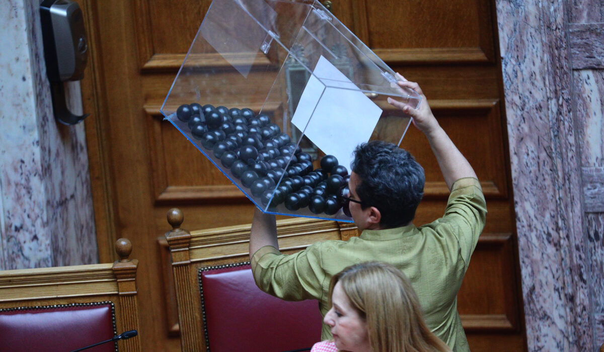 Η Βουλή παρήγγειλε κάλπες