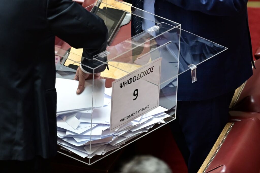 Βουλή, κάλπη, ψηφοφορία, Τέμπη, Προανακριτική