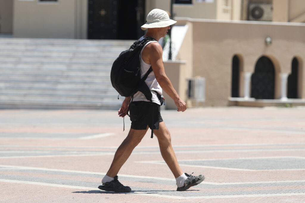 Καύσωνας μέχρι το Σάββατο και μετά καταιγίδες