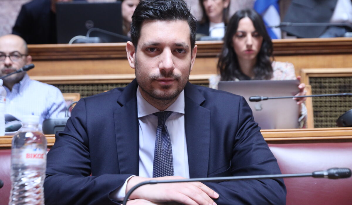 Στα «χαρακώματα» Κυρανάκης και οδηγοί ταξί για τον νέο ΚΟΚ – Αύριο η ακρόαση στη Βουλή