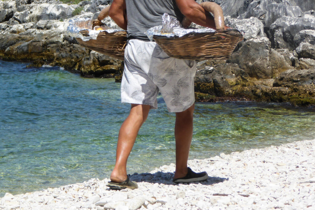 Λουκουμάδες στην παραλία