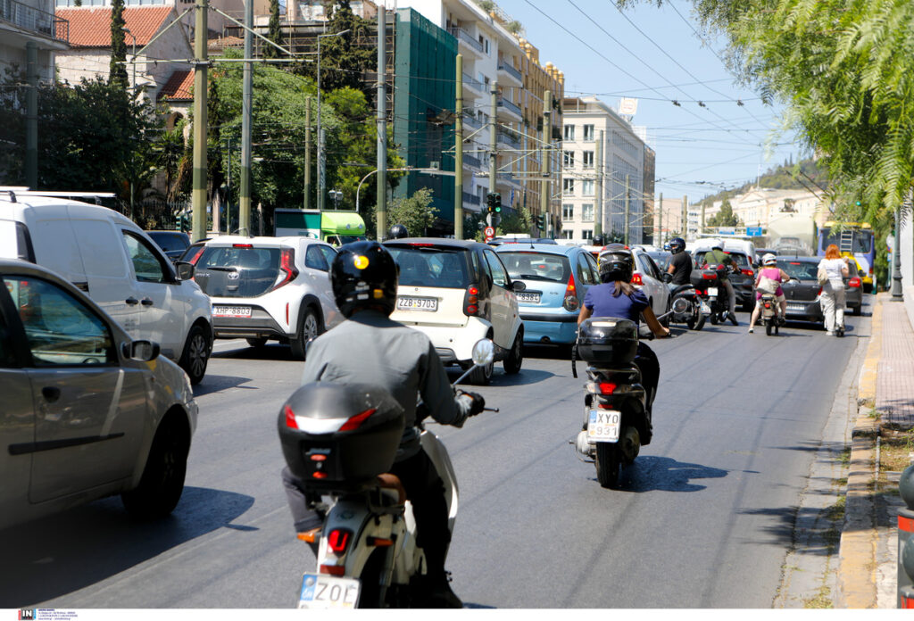 Ράλλυ Ακρόπολις: Απίστευτη κίνηση στο κέντρο της Αθήνας – Δείτε εικόνες