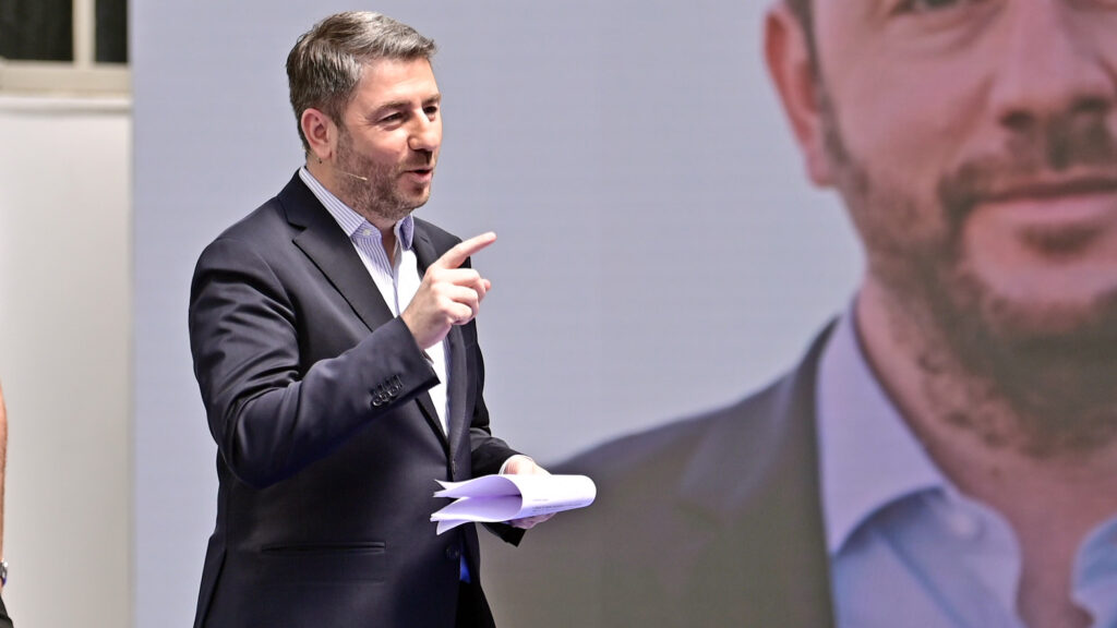 Ανδρουλάκης: Χαμηλοί μισθοί και αυξημένο κόστος ζωής αποτρέπουν την επιστροφή των νέων στην Ελλάδα