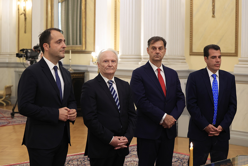 Ορκωμοσία νέων μελών κυβέρνησης