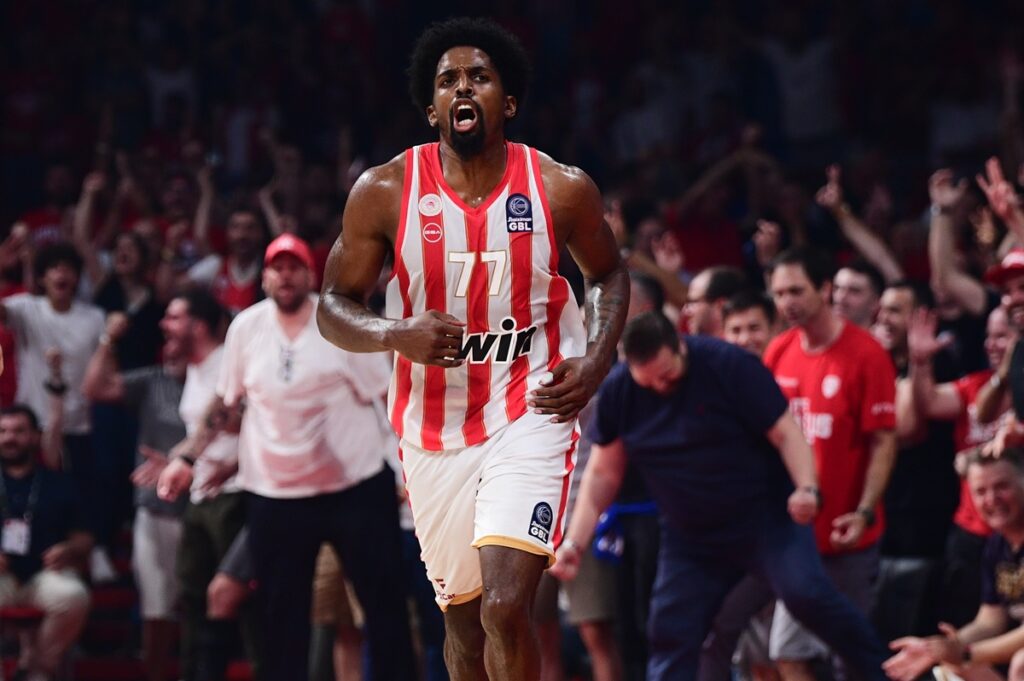 Νίκη – τίτλος για τον Ολυμπιακό (85-71), σφοδρά παράπονα από τον Παναθηναϊκό