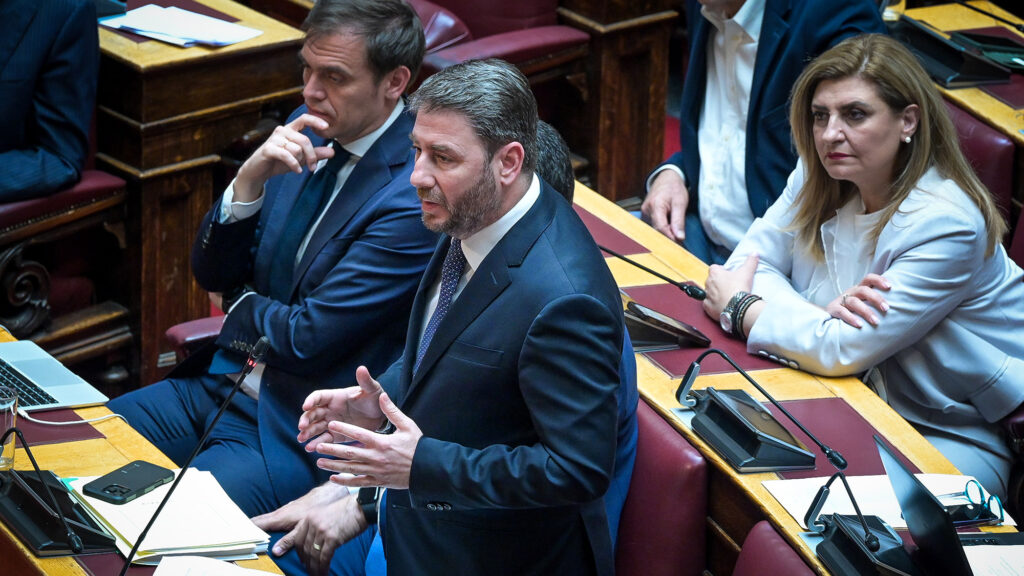 Το ΠΑΣΟΚ προτείνει να μπει τέλος στις Πανελλήνιες και να εφαρμοστεί το Εθνικό Απολυτήριο