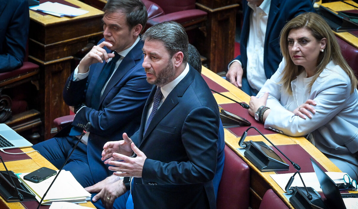 Το ΠΑΣΟΚ προτείνει να μπει τέλος στις Πανελλήνιες και να εφαρμοστεί το Εθνικό Απολυτήριο