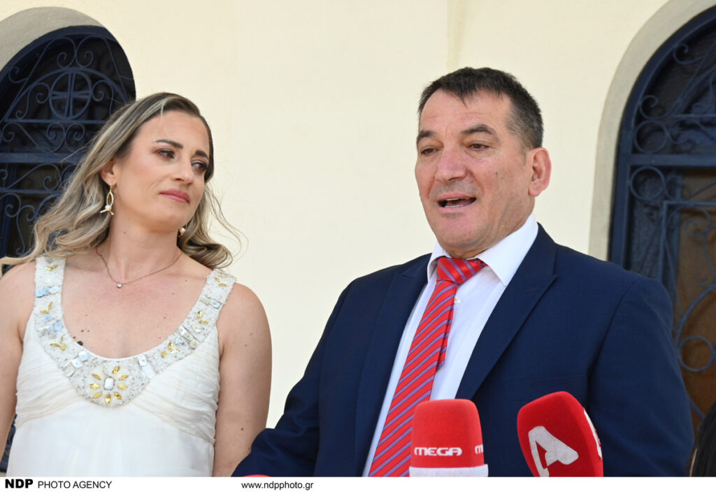 Συγκινημένος ο Πύρρος Δήμας στη βάφτιση της κόρης του: Πήρε το όνομα της μητέρας μου την οποία έχασα πριν τρία χρόνια