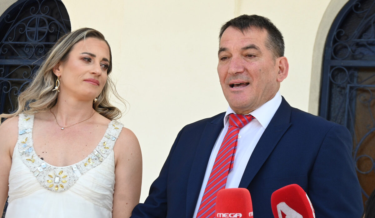 Συγκινημένος ο Πύρρος Δήμας στη βάφτιση της κόρης του: Πήρε το όνομα της μητέρας μου την οποία έχασα πριν τρία χρόνια