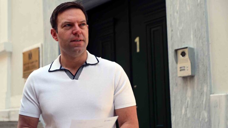 &Sigma;&tau;&eta; &Mu;&omicron;&nu;ή &Sigma;&iota;&nu;ά &omicron; &Kappa;&alpha;&sigma;&sigma;&epsilon;&lambda;ά&kappa;&eta;&sigmaf; - &Alpha;ί&tau;&eta;&mu;&alpha; &gamma;&iota;&alpha; &delta;&iota;&alpha;&phi;ά&nu;&epsilon;&iota;&alpha; &sigma;&chi;&epsilon;&tau;&iota;&kappa;ά &mu;&epsilon; &tau;&iota;&sigmaf; &epsilon;&lambda;&lambda;&eta;&nu;&omicron;&alpha;&iota;&gamma;&upsilon;&pi;&tau;&iota;&alpha;&kappa;έ&sigmaf; &sigma;&upsilon;&nu;&omicron;&mu;&iota;&lambda;ί&epsilon;&sigmaf;