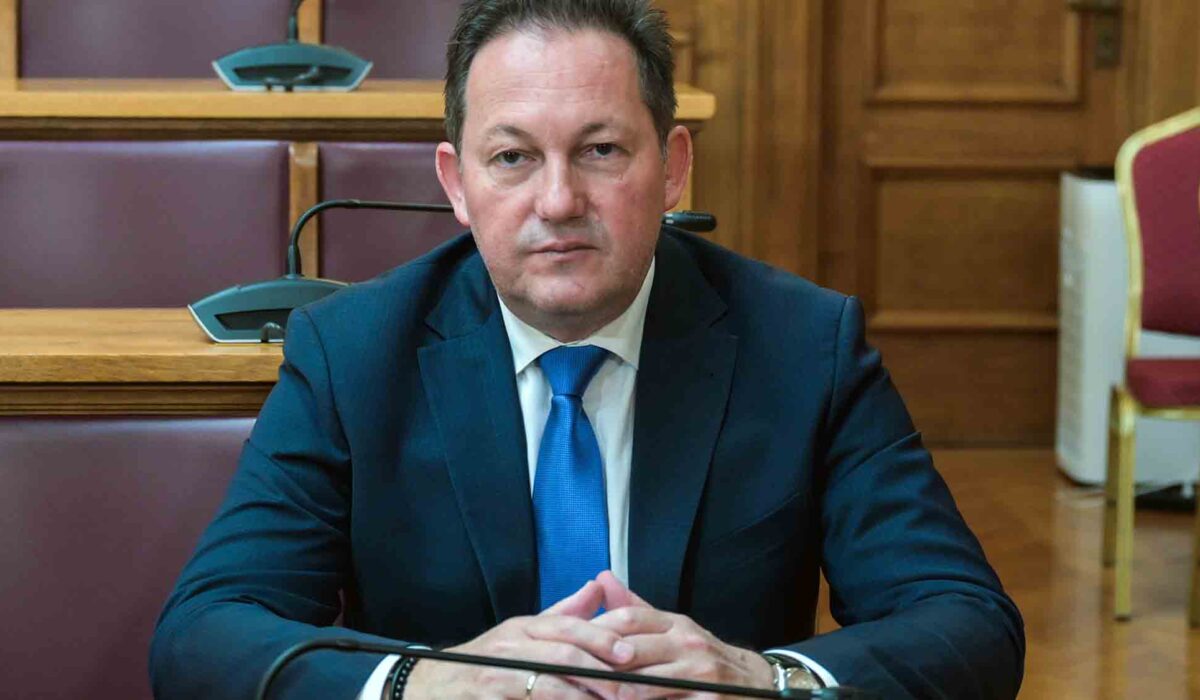 Πέτσας: «Μπορεί να υπάρξουν διαρροές για τον Καραμανλή»