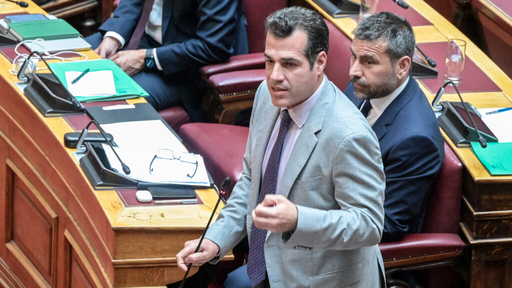 Ο Θάνος Πλεύρης στη Βουλή