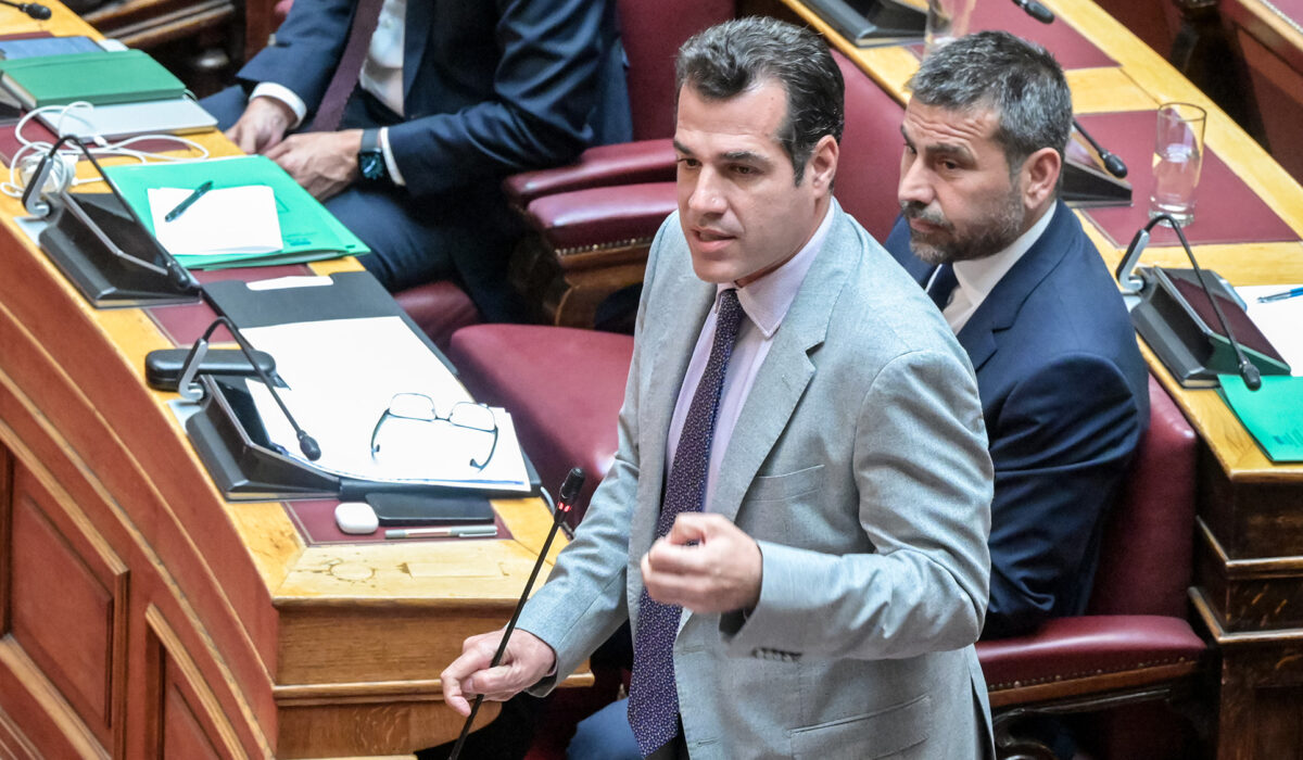 Ο Θάνος Πλεύρης στη Βουλή