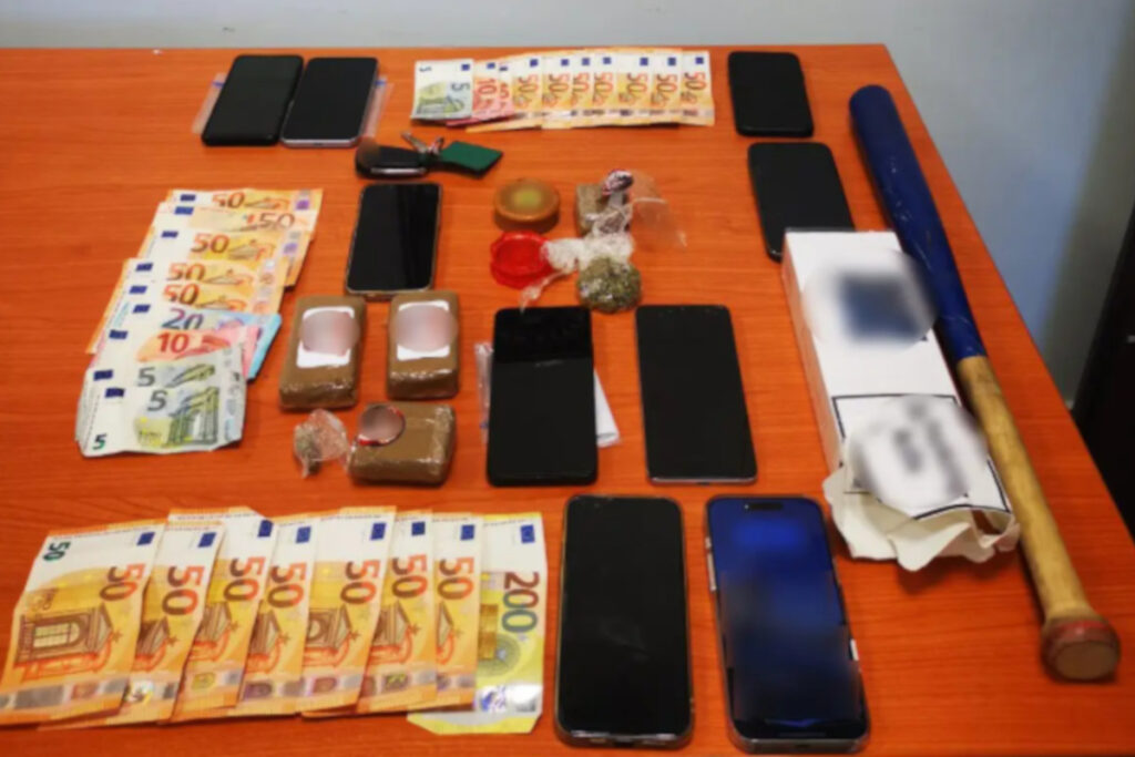 Νέα επιχείρηση της ΕΛ.ΑΣ. για Τούρκους κακοποιούς – Έφοδοι σε σπίτια, βρέθηκε «Mousse Chocolat Noire»