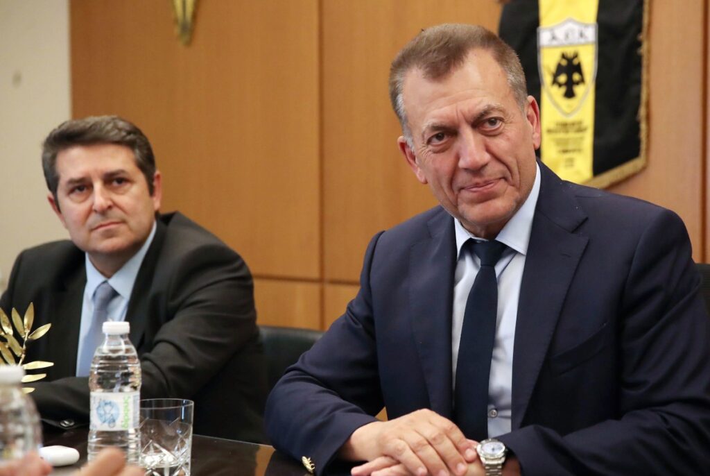 Γιάννης Βρούτσης Γιώργος Μυλωνάκης σε συναντήσεις για πρωτάθλημα μπάσκετ