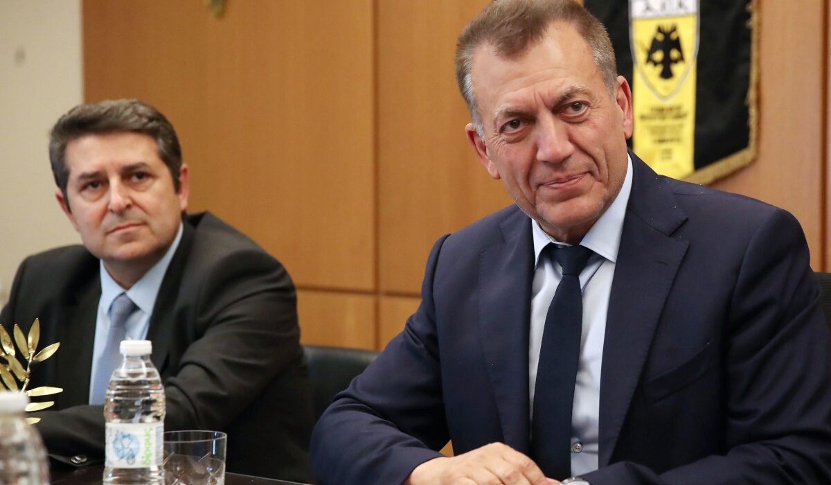 Γιάννης Βρούτσης Γιώργος Μυλωνάκης σε συναντήσεις για πρωτάθλημα μπάσκετ