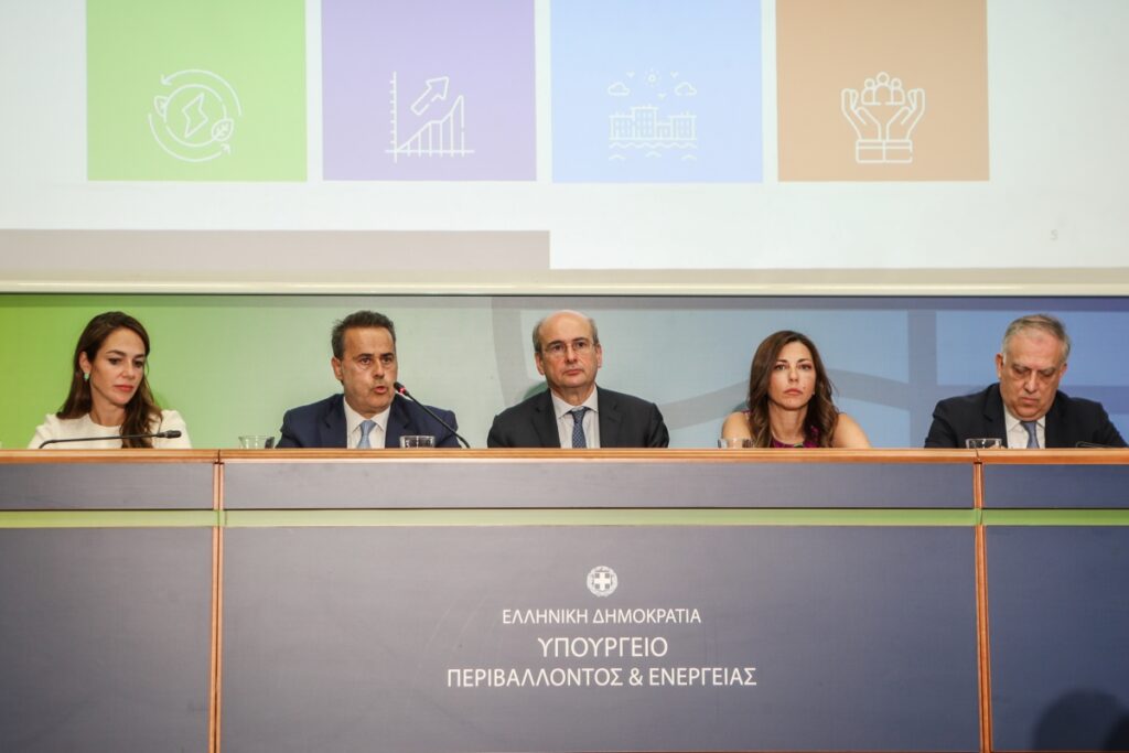 Χατζηδάκης: 8 δισ. ευρώ από ευρωπαϊκά ταμεία για περιβάλλον, ανάπτυξη, καθημερινότητα, κοινωνική συνοχή