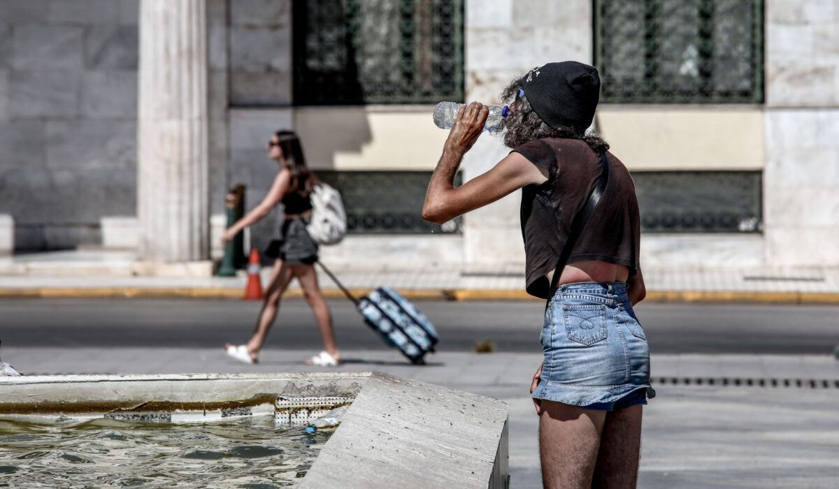 Ο καύσωνας «δυναμώνει»: Πιο δύσκολες οι επόμενες μέρες