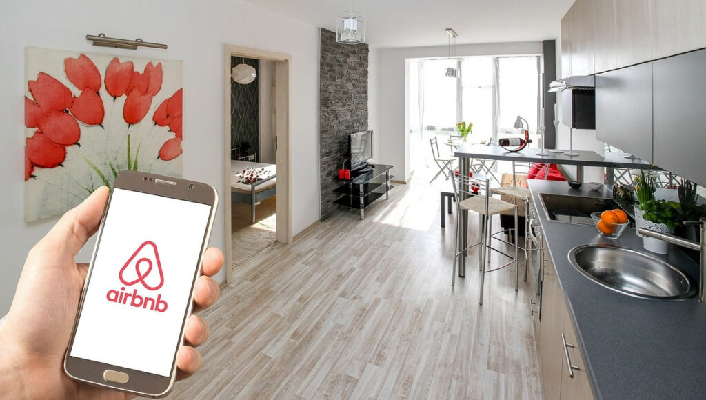 Airbnb στην Ελλάδα: Καταρρέει το ενδιαφέρον των Ελλήνων – Οι περιοχές που «σαρώνουν» στις κρατήσεις