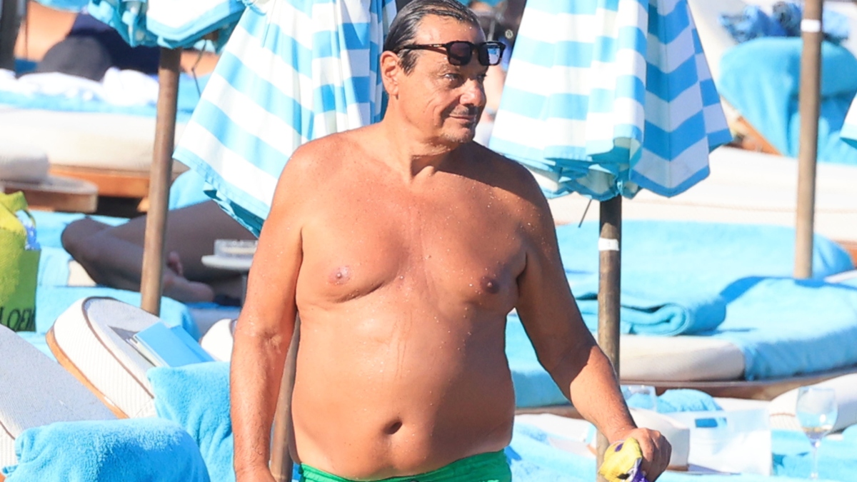 Οι βουτιές του Αταμάν στη Μύκονο μαζί με τη σύζυγό του (εικόνες)