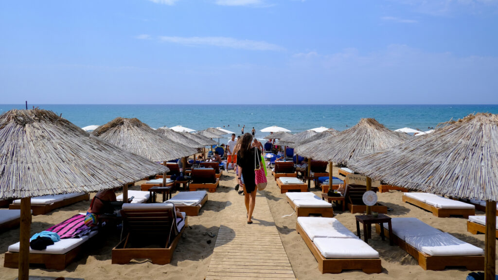 Χαλκιδική: Λουκέτο σε beach bar στη Χαλκιδική - Στις 3.000 ήδη οι καταγγελίες στην πλατφόρμα MyCoast