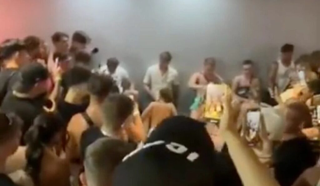 «Διαγωνισμός» στοματικού σεξ στη Ζάκυνθο: «Δεν ανεχόμαστε τέτοιες εικόνες» - Τι λέει ο δήμαρχος