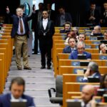 Φουσκωμένες τσέπες στις Βρυξέλλες: Αυξήσεις «μαμούθ» στους «χρυσοκάνθαρους» της Ευρωβουλής