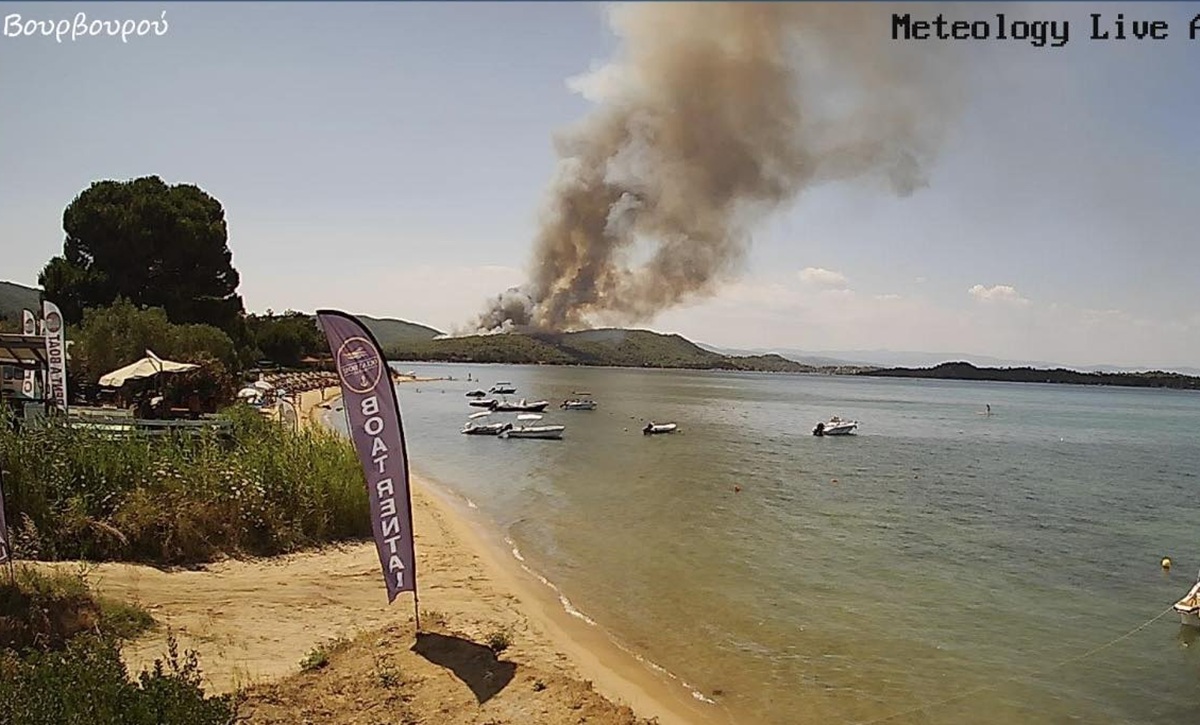 Φωτιά τώρα στη Χαλκιδική - Ήχησε για εκκένωση το 112