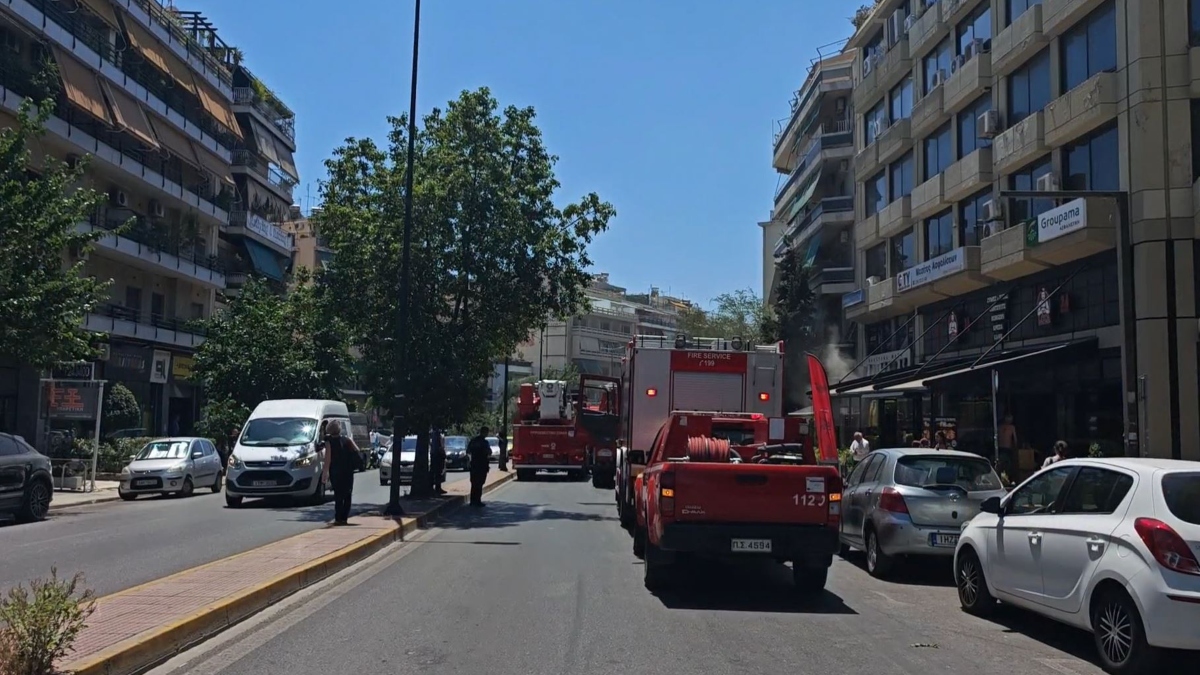 Γουδή: Φωτιά τώρα σε μαγαζί με ελαστικά - Κλειστή η Μιχαλακοπούλου (βίντεο)