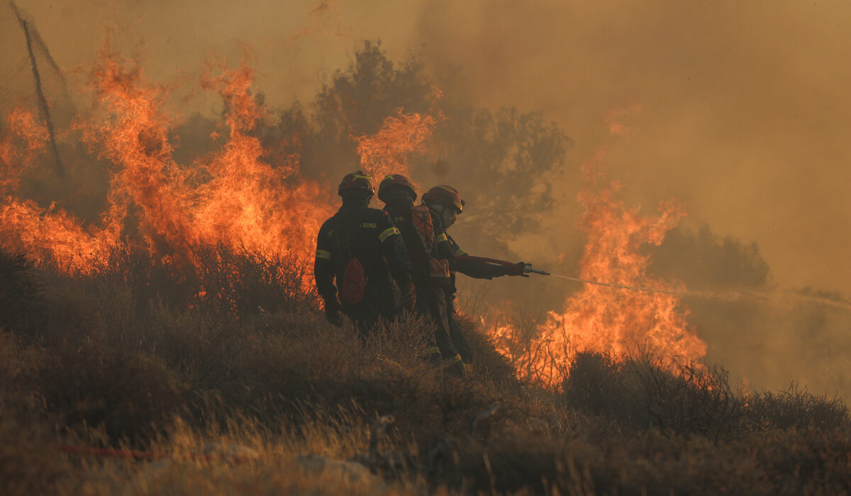 Φωτιά στην Ιεράπετρα: Σε κατάσταση έκτακτης ανάγκης οι πυρόπληκτες περιοχές – Ήχησε ξανά το 112 (Φωτογραφίες)