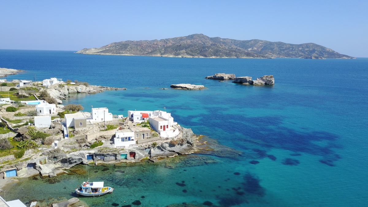 Το ήσυχο «διαμάντι» στις Κυκλάδες μακριά από τον υπερτουρισμό – Ιδανικό για διακοπές (και) τον Σεπτέμβριο